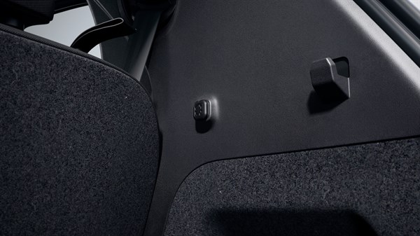nouvelle Dacia Spring - fixations latérales YouClip® dans le coffre